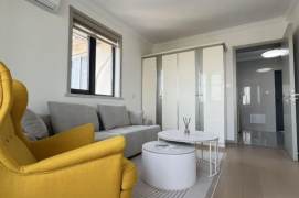 Spacious 1 br on High floor in ChangNing, easy to L 3/4 Yan'an Rd(W) St + LouShanGuan Rd St