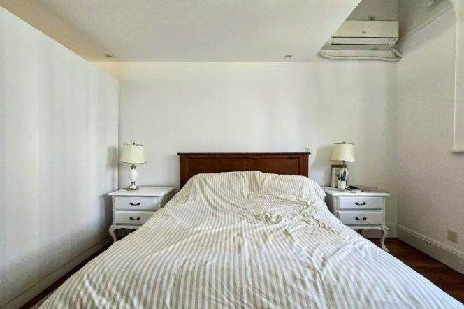 Spacious Duplex in Heritage House 4BR 3BA w/Terrace nr People's Squre