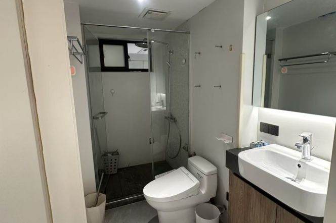 L 9 Xiaonanmen subway station, a 2-bedroom apartment with high and underfloor heating.