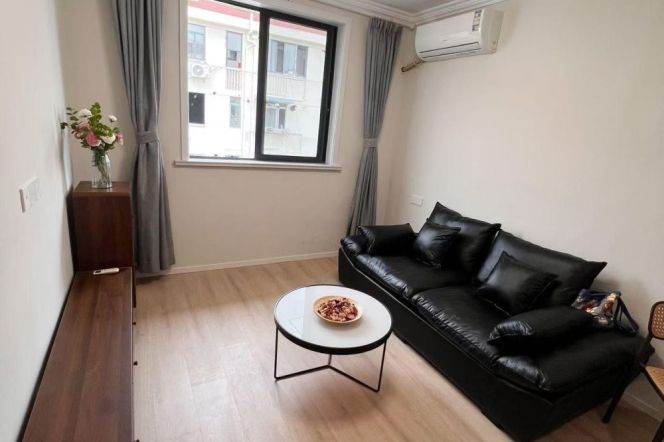 Bright 1 br in ChangNing ,easy to L2/15 LouShanGuan Rd St.