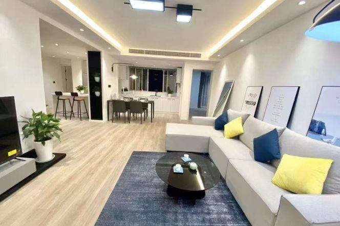 15.9k Nice 2Br with floor heating Nr Jing'an Temple line2/7/14 can be short term 