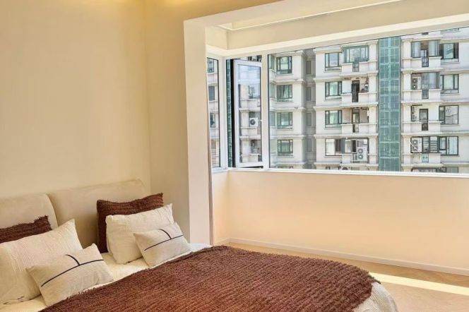 3 Brs, 2 Baths with Open Balcony, Floor Heating, Dish washer, 170 sqm @ Wuning metro L13