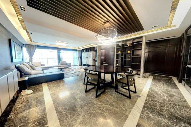 Modern 4br plus 1 with floor heating and terrace  in Jing an temple ,