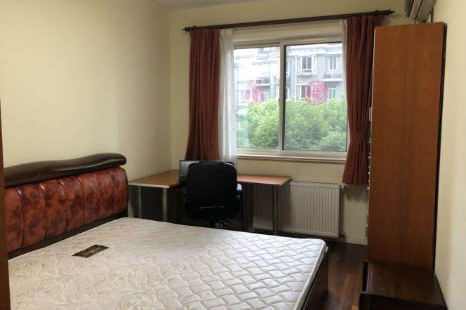 Super nice 2Br with heating along the Huangpu river good compound