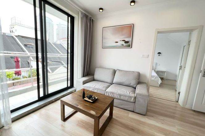 Spacious and lovely 2BR 2BA with outdoor balcony  near Jing’an temple