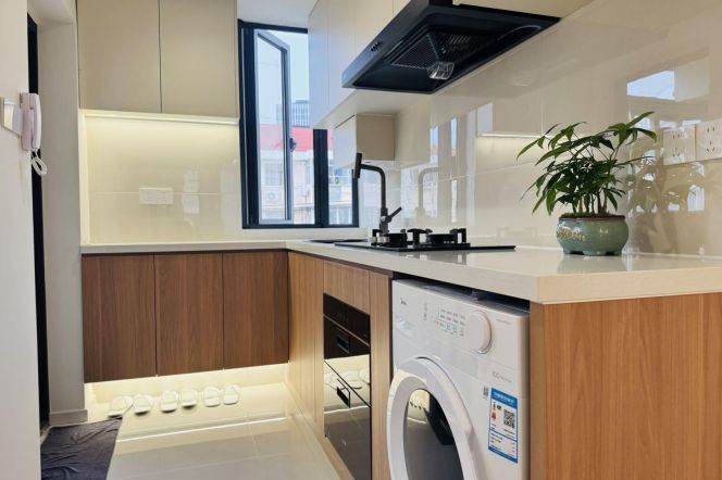 Modern 1 br in ChangNing ,easy to L 2/15 LouShanGuan Rd St.