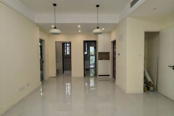 Donghu rd/iapm 2br100sqm