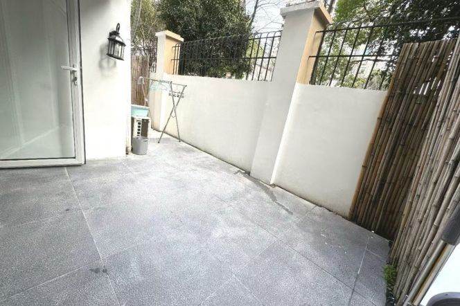 2 Brs, 2 Baths with Yard/Wall heating/Oven, 90 sqm @ Jiashan metro L9&12