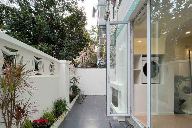 Huaihai rd 2br100sqm with garden