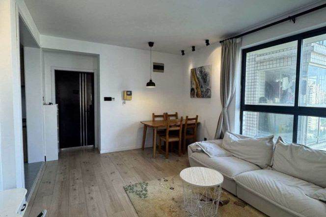 Spacious&Bright 2Bdrs 1Bath Apt+L7 Chang Ping Rd/Green Compound+Large Balcony+Good View