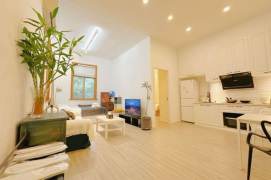 Lovely comfortable 1BR  lane-house @West Nanjing rd 