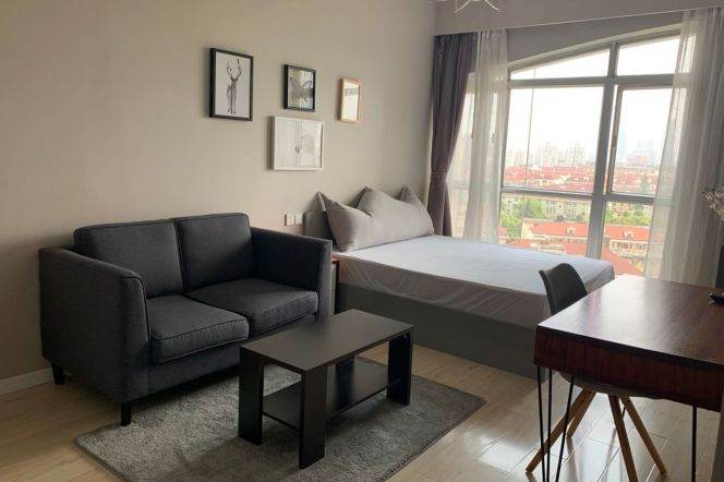 1Room  shared apt near line 4 Shanghai Stadium and Xujiahui can long and short lease
