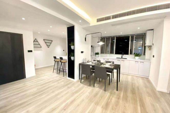 15.9k Nice 2Br with floor heating Nr Jing'an Temple line2/7/14 can be short term 