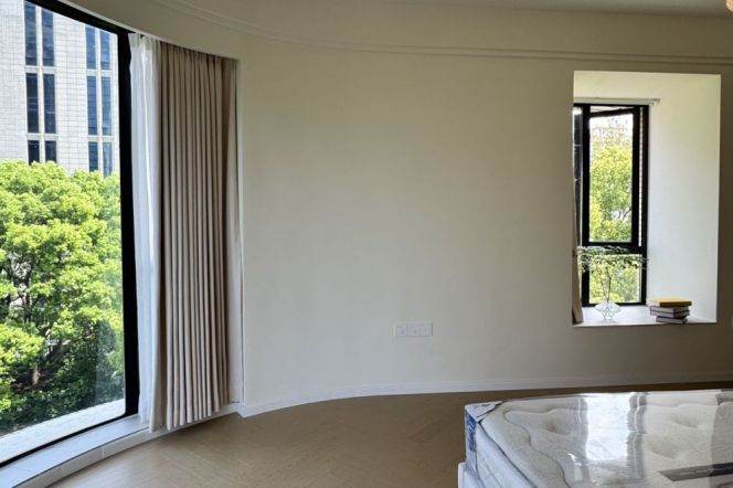 0 distance @ Changping rd L7 | High floor 2BR + french window +balcony | Heating 