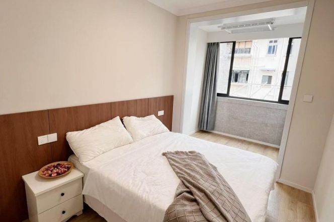Bright 1 br in ChangNing ,easy to L2/15 LouShanGuan Rd St.