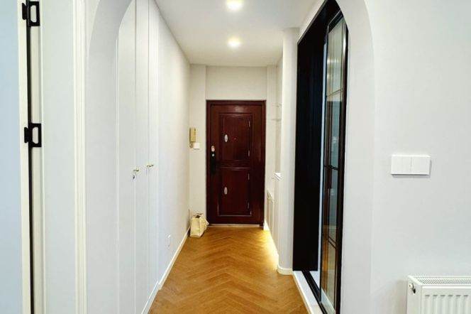 Classic Old Apt w/Elevator | 2BR 2BA w/Balcony+Heating @Changshu Rd Station