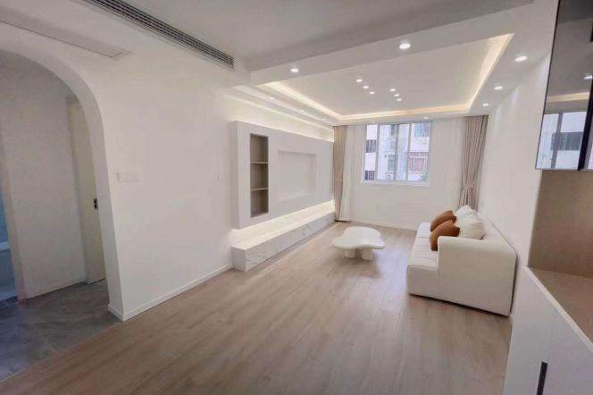 8k Brand new 1Br with wall heating Nr Changping Rd.line7