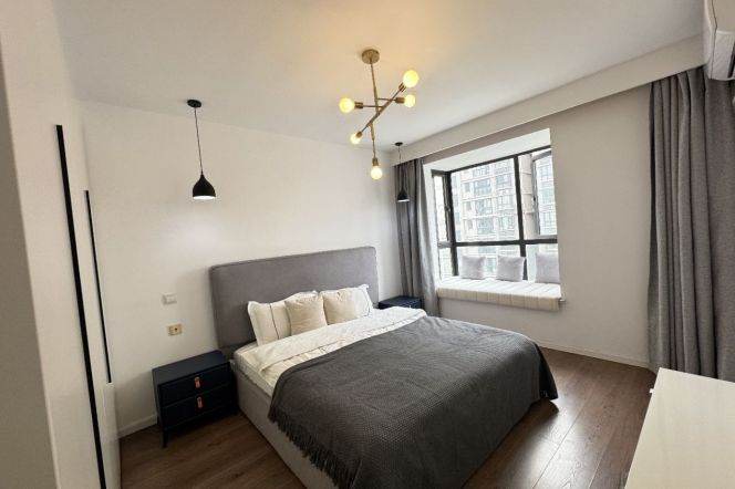 line 10 /8 laoximen station 1bed elevator 16 floor 