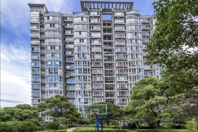 Super nice 2Br with heating along the Huangpu river good compound