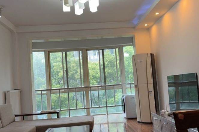 Super nice 2Br with heating along the Huangpu river good compound