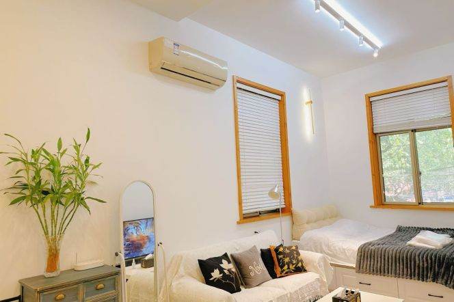 Lovely comfortable 1BR  lane-house @West Nanjing rd 