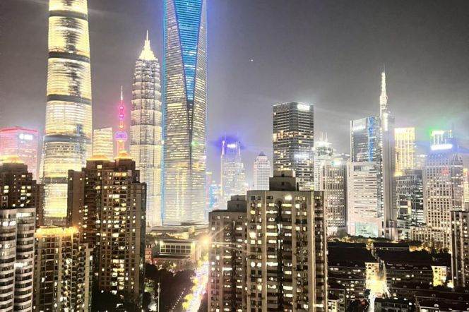 Lujiazui 2BR with Landmark View |