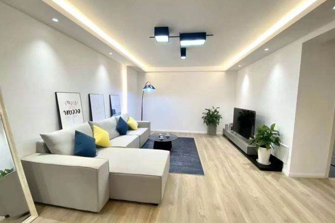 15.9k Nice 2Br with floor heating Nr Jing'an Temple line2/7/14 can be short term 