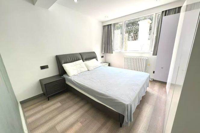 Zhaojiabang rd 2BR 2BATH with garden