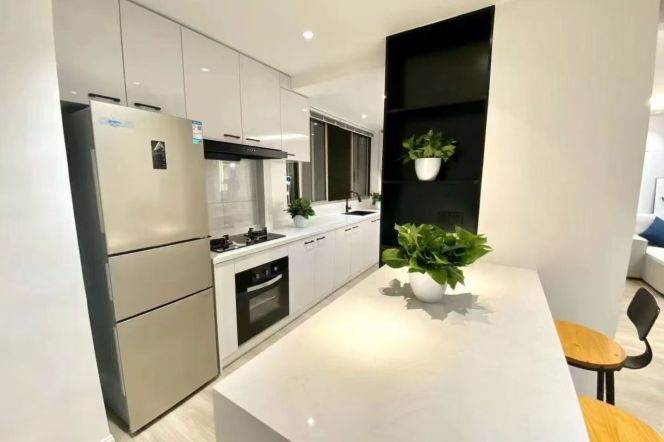 15.9k Nice 2Br with floor heating Nr Jing'an Temple line2/7/14 can be short term 