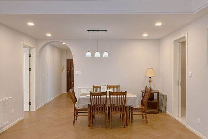 Classic Old Apt w/Elevator | 2BR 2BA w/Balcony+Heating @Changshu Rd Station