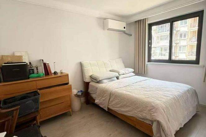 Bright 3BR Elevator Apt on the bank of Suzhou Creek/Jing'an, only 15.5k