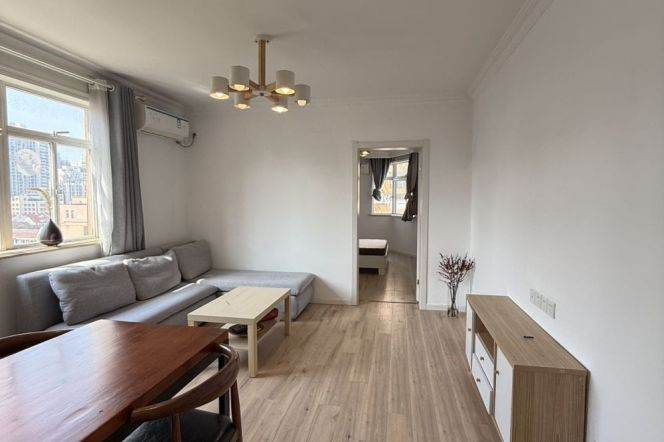 Great Value 2beds with Elevator - good location- line 7 changping Road 