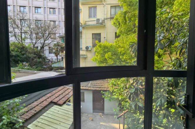 Donghu rd/iapm 2br100sqm