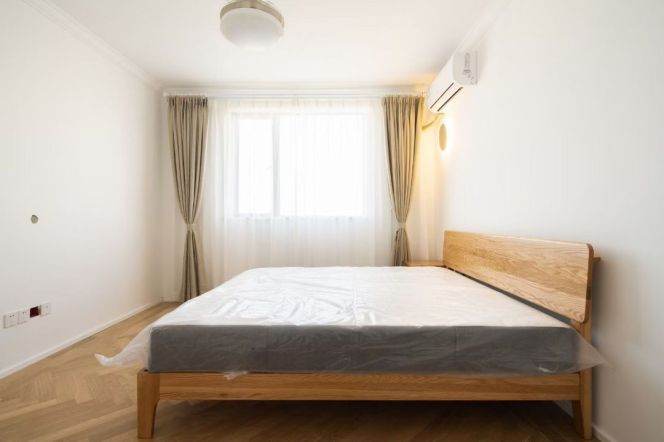 4 Brs, 2 Baths with Open Balcony/Floor heating/Oven/Dish washer, 130 sqm @ Jiaotong uni L10&11