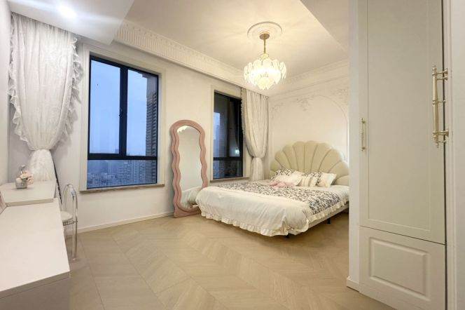 Duplex 1BR with Lujiazui Skyline View