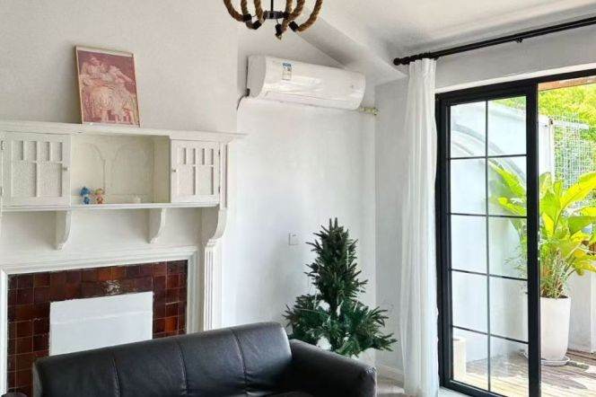 Nice balcony 1Br/1Lr/1Bt apt nr South shanxi rd,M1/10/12