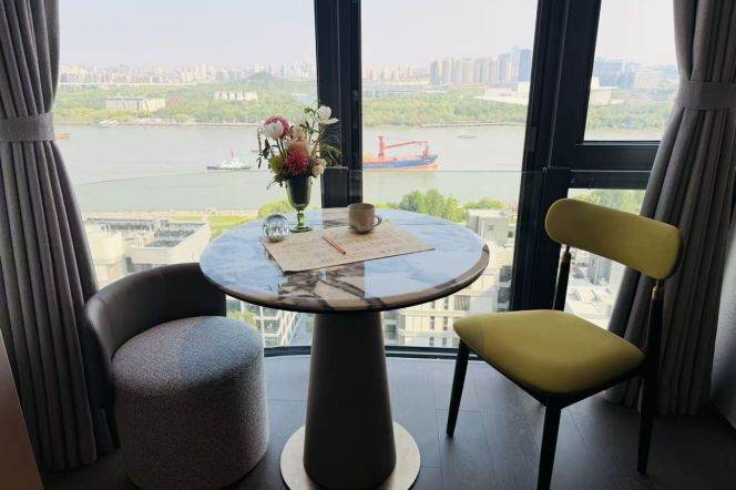 1 Studio next to the West Bund and either long or short term lease