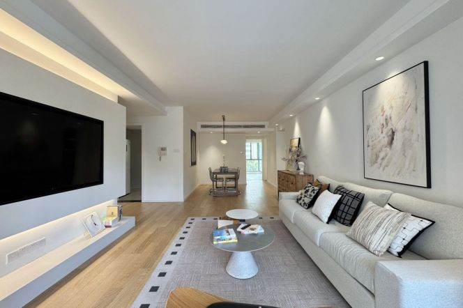 Jing'an nice compound| 3BR 2BA, 135sqm, Floor Heating & Central AC, Private Clubhouse
