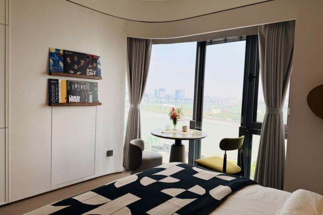 1 Studio next to the West Bund and either long or short term lease