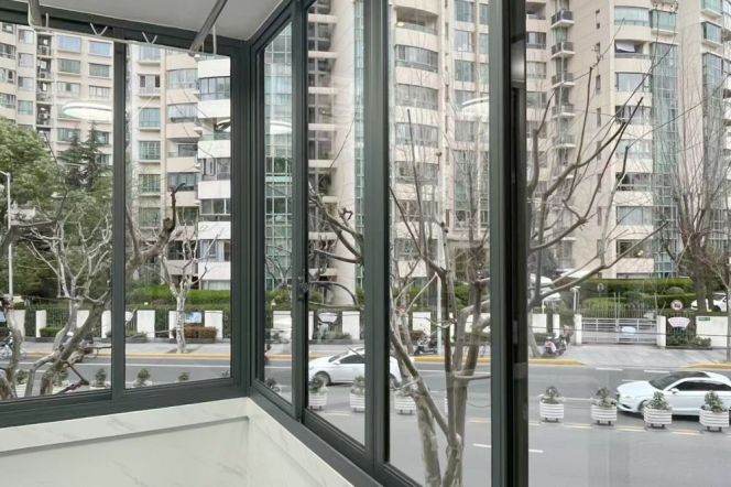 Modern&Bright&Spacious 1Bdr 1Bath Apt+L2/7/14 Jing An Temple+Large Balcony/Closets+2F Walk Up