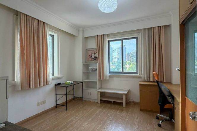3BR 2BA Elevator Apt w/Balcony nr Shanghai Library