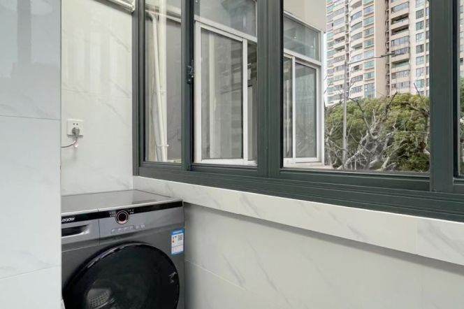 Modern&Bright&Spacious 1Bdr 1Bath Apt+L2/7/14 Jing An Temple+Large Balcony/Closets+2F Walk Up
