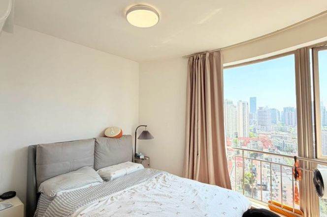 jing'an temple 100 m elevator 1bed