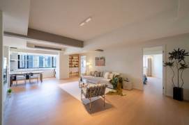  Spacious Living Room & Open Kitchen |  Jing’an, Floor Heating & Central AC, 5 Mins to Metro  