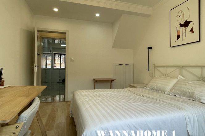 Spacious&Bright 2Bdrs 2Baths Apt+Jing An Temple+L7 Chang Ping Rd+Open Balcony+4F Walk Up