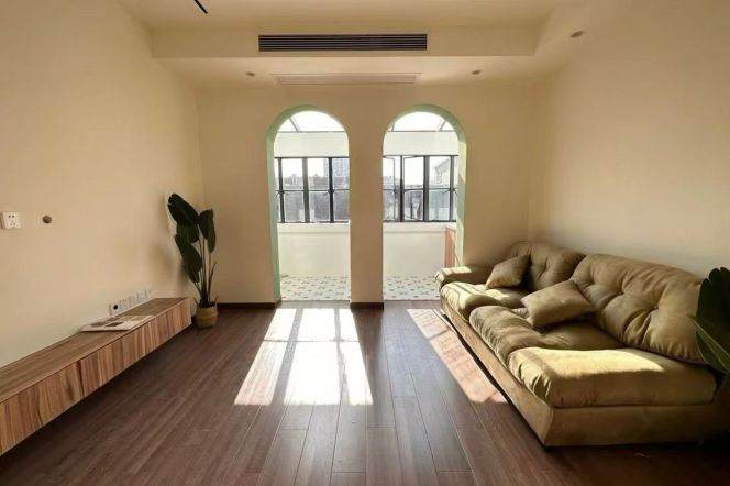    Entire 3rd Floor, 2BR with Large Terrace, 2 Mins to Metro