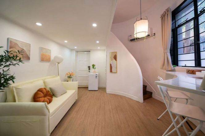 High ceiling 1Br/1Lr/1Bt apt nr Changshu rd,M1/7