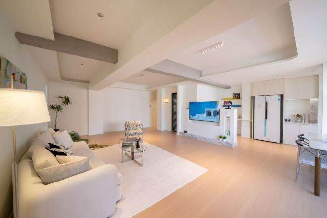  Spacious Living Room & Open Kitchen |  Jing’an, Floor Heating & Central AC, 5 Mins to Metro  