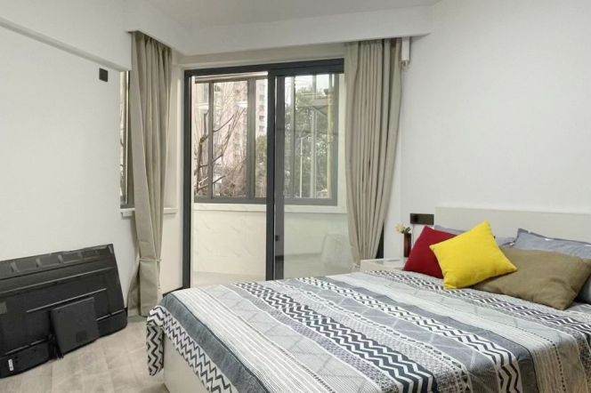 Modern&Bright&Spacious 1Bdr 1Bath Apt+L2/7/14 Jing An Temple+Large Balcony/Closets+2F Walk Up