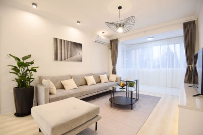 Jiaotong uni/spacious 3br 2lr/elevator/bright room/150 sqm,@L10/11